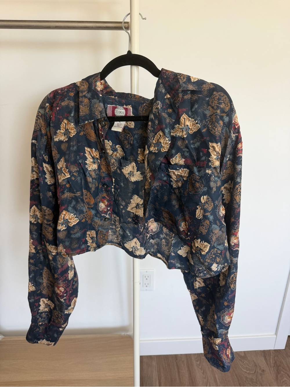 Vintage Chiamare 100% Silk Cropped Long Sleeve Floral Button Down Shirt (Size L)